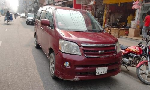Toyota X-Noah 2004