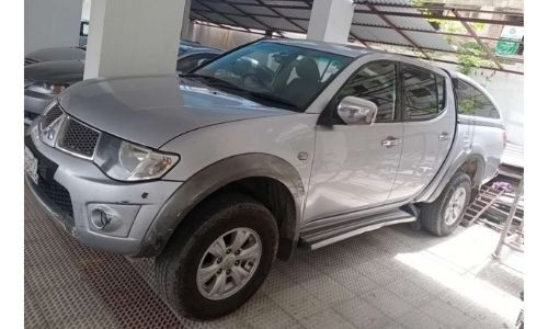 Double cabin pickup 2012