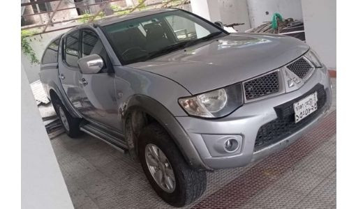 Double cabin pickup 2012