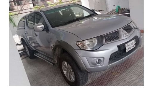 Double cabin pickup 2012